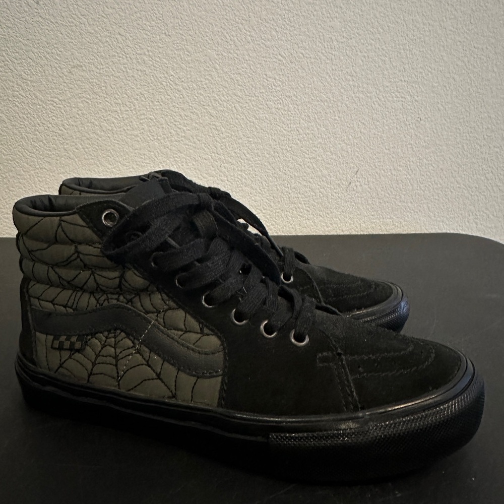 Vans‎ (Ben Kadow) Web